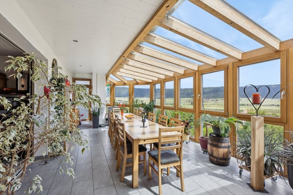 Spacieuse villa avec vue panoramique et espaces indépendants 3