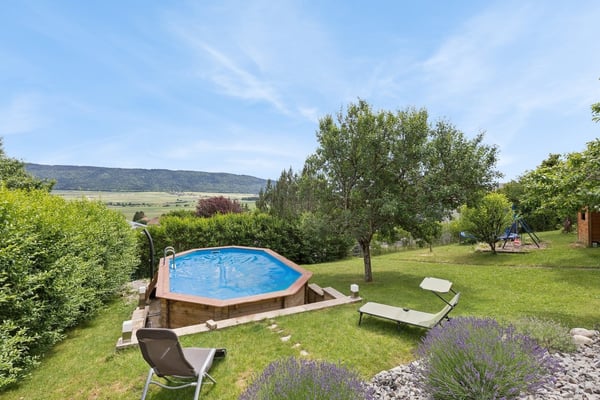 Spacieuse villa avec vue panoramique et espaces indépendants 9