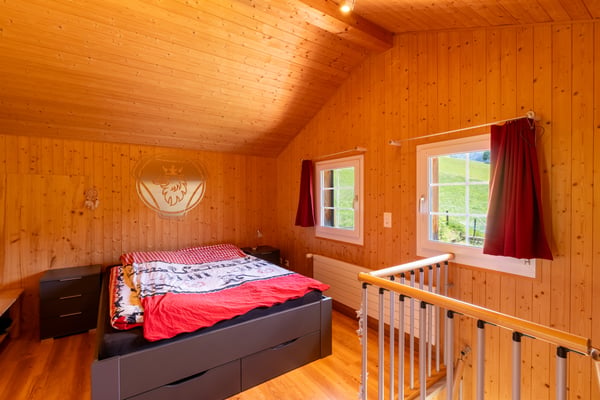 Mehrfamilien-Chalet mit 3 Wohnungen und idyllischer Bergsicht 6