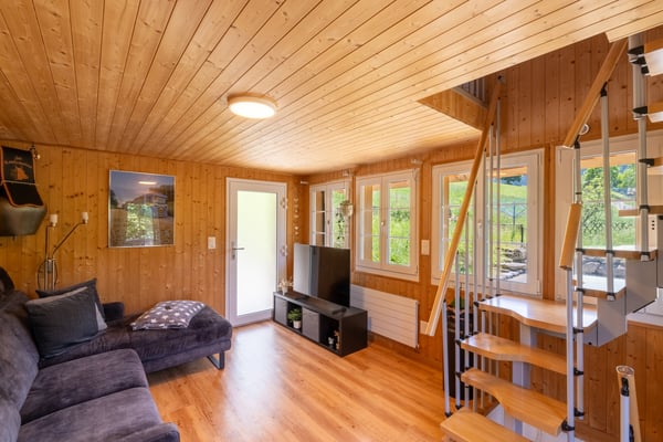 Mehrfamilien-Chalet mit 3 Wohnungen und idyllischer Bergsicht 3
