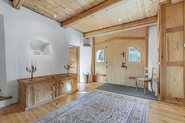 Geräumiges Engadinerhaus mit Potenzial an ruhiger Lage 2