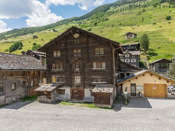 Historisches, grosszügiges Walserhaus an idealer Lage 1