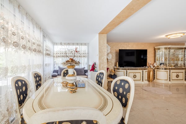 Elegante, moderne Wohnung mit grosszügiger Terrasse und viel Platz 2