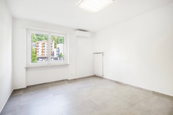 Elegante spazio abitativo o professionale con ampia terrazza in pos... 5