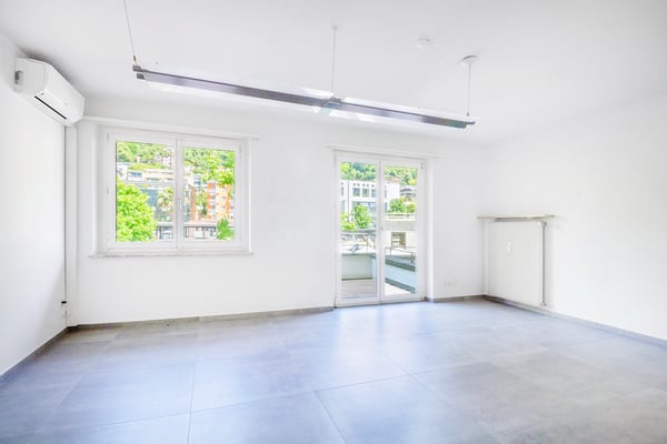 Elegante spazio abitativo o professionale con ampia terrazza in pos... 4