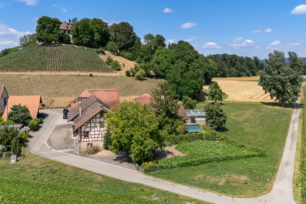 Grundstück mit Bestandesimmobilien an privilegierter Aussichtslage 1