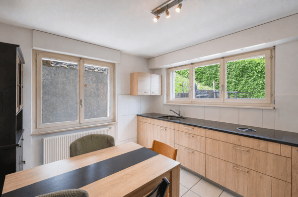 Wohnen mit Weitsicht: Haus mit 2 Wohnungen und grossem Garten 5