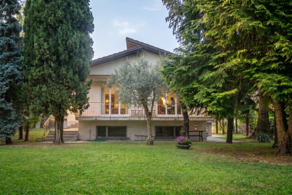 Ampia proprietà con possibile sviluppo su R3 12
