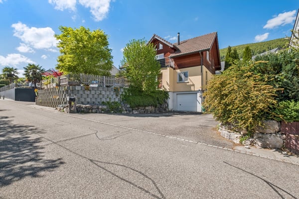Freistehend wohnen mit 200 m², Garten und Weitsicht 1