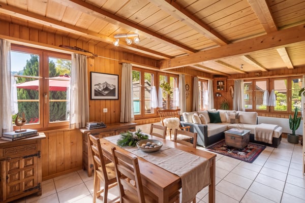 Attraktives Zweifamilienhaus an naturnaher Lage 2