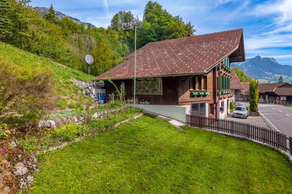 Mehrfamilienhaus mit drei Wohnungen und Doppelgarage 7