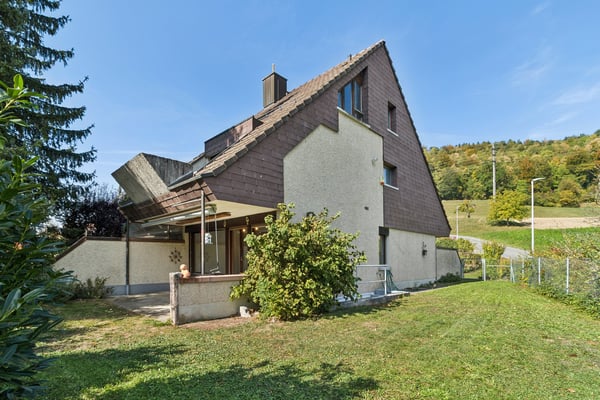 Sonniges Zuhause am Feldrand mit viel Umschwung
