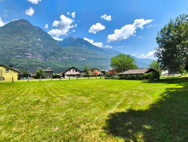 Terreno pianeggiante con ampio potenziale edificatorio 2