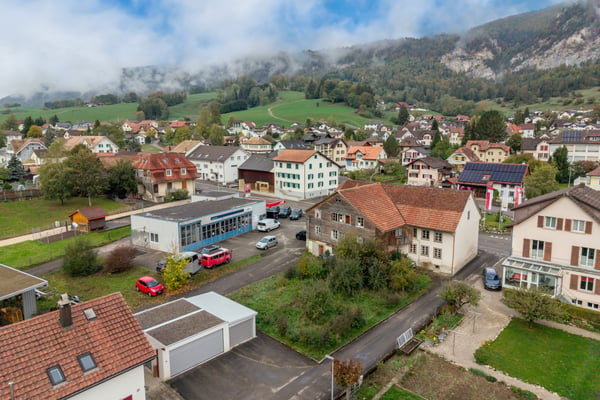 Grosszügiges Bauland mit Altliegenschaft 4