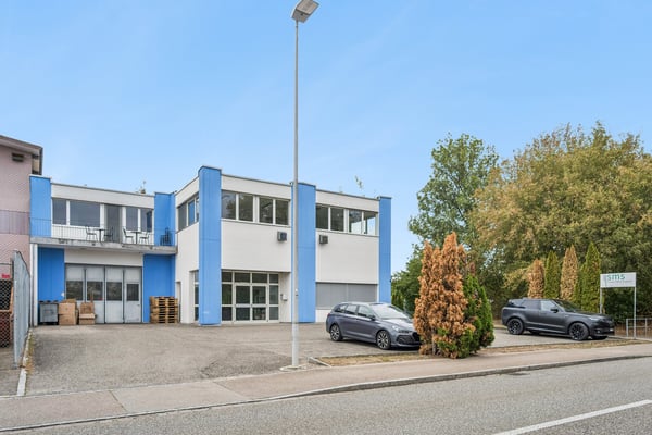 Attraktive Gewerbeliegenschaft mit Büros und Lager 2