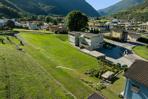 Ampio terreno edificabile in zona soleggiata e rialzata 2