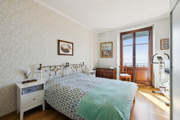 Appartement de charme au dernier étage, en première ligne face au lac 6