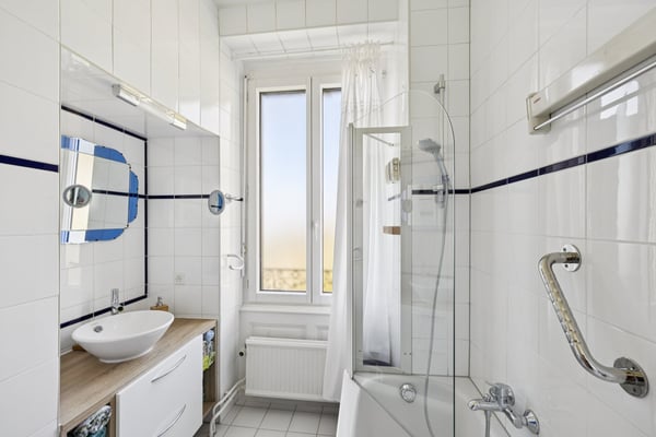 Appartement de charme au dernier étage, en première ligne face au lac 7
