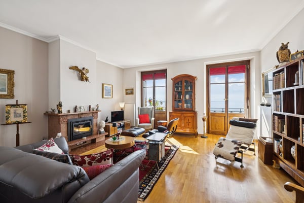 Appartement de charme au dernier étage, en première ligne face au lac 1