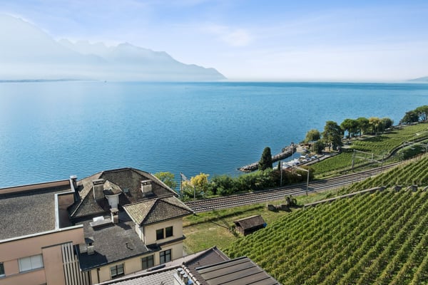 Appartement de charme au dernier étage, en première ligne face au lac 10
