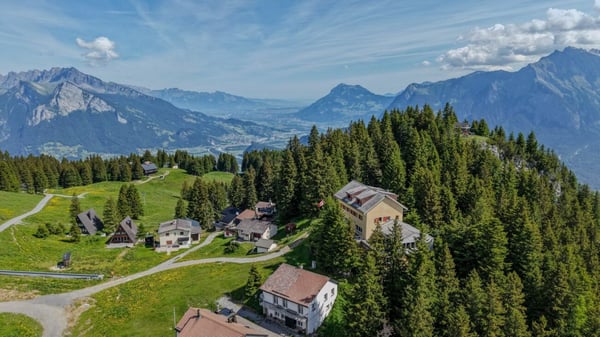 Seltene Gelegenheit im Pizolgebiet - etabliertes Gruppen- und Ferienhaus 17