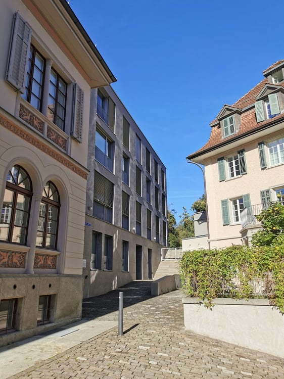 XXL-Einstellhallenplatz Nr. 9 mit direktem Zugang zum Fortyseven 4