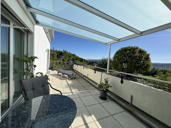 Terrassenwohnung mit beeindruckender Panoramasicht inklusive zwei Parkplätze 2