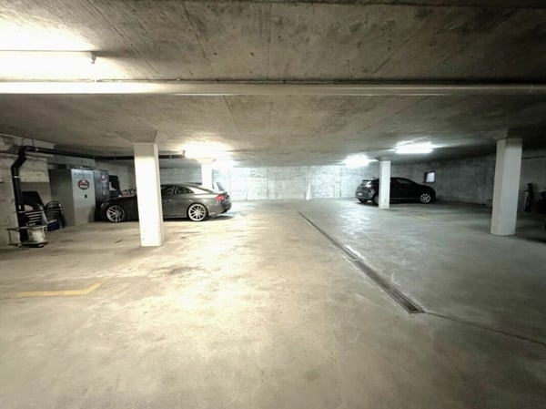 Tiefgaragenparkplatz im Herzen des Dorfes 2