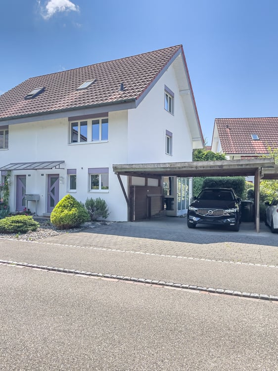 GEPFLEGTES 4.5 ZIMMER DOPPELEINFAMILIENHAUS IN MAGDEN