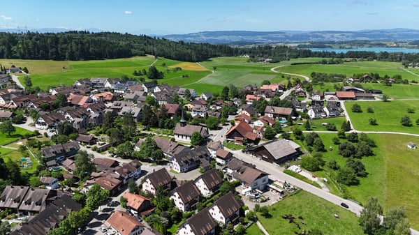 Erstbezug mit Hausgefühl, sanierte 3.5 Zimmer Maisonettewohnung mit Sitzplatz 15