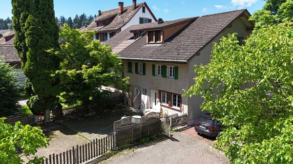 Erstbezug mit Hausgefühl, sanierte 3.5 Zimmer Maisonettewohnung mit Sitzplatz 14