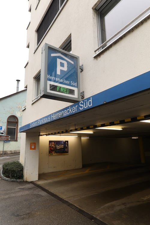 Tiefgaragen-Parkplatz zu vermieten in der Stadt Schaffhausen! 3