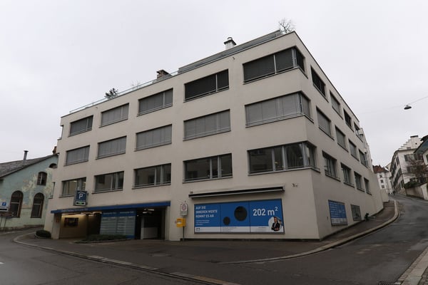 Tiefgaragen-Parkplatz zu vermieten in der Stadt Schaffhausen! 2