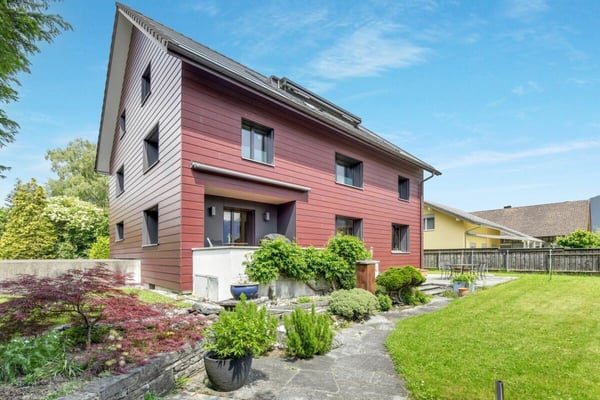 Einfamilienhaus mit Einliegerwohnung, PV-Anlage & 2 Zimmern - ideal für Familien 2