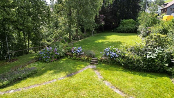 Doppelhaushälfte mit Seesicht und traumhaften Garten 2