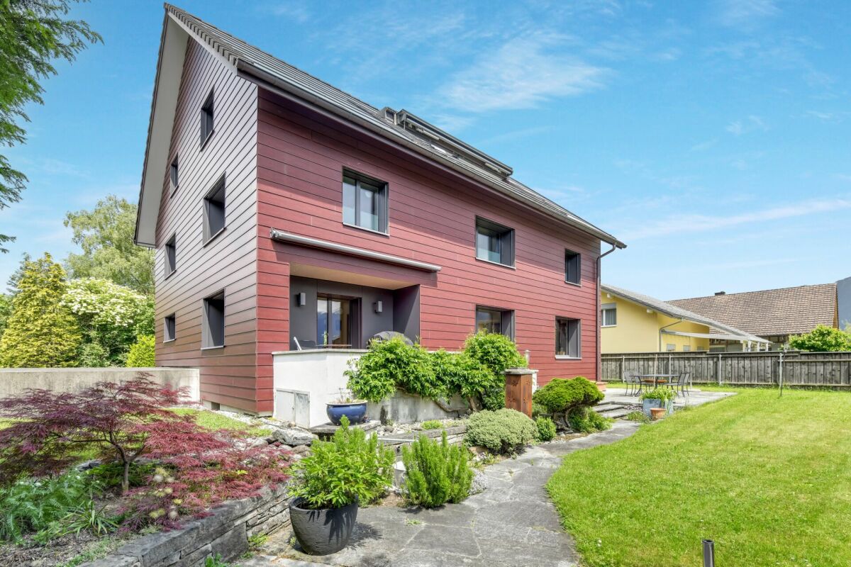 Casa unifamiliare con dependance, sistema PV e 10 camere - ideale per le famiglie