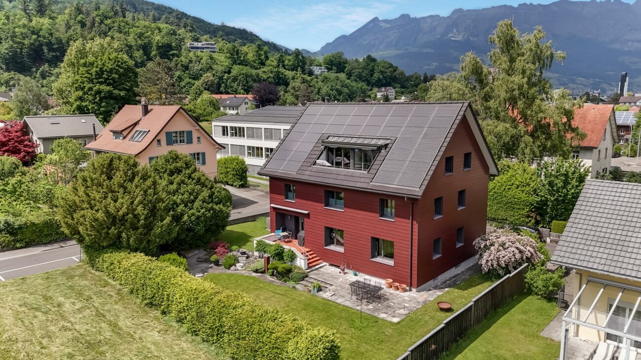 Casa unifamiliare con dependance, sistema PV e 10 camere - ideale per le famiglie