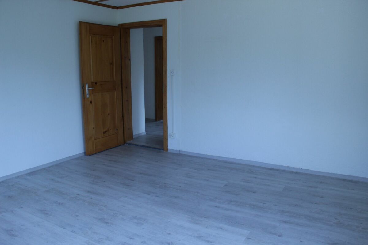 4.5-Zimmer-Altbauwohnung im Erdgeschoss mit Balkon - befristet bis Januar 2027