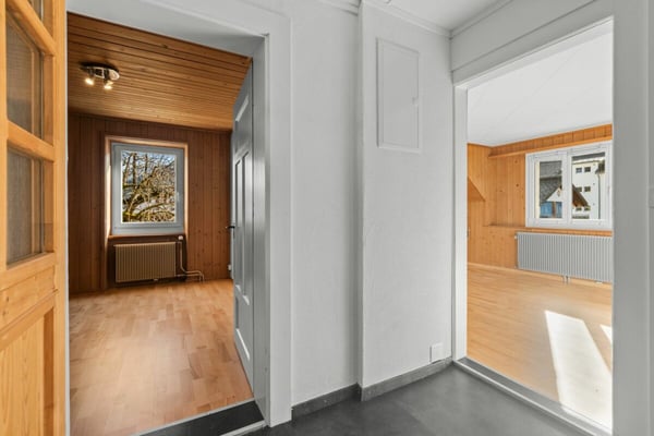 Zentral gelegene 3-Zimmer-Altbauwohnung. Mietvertrag befristet bis 30.09.2027 12