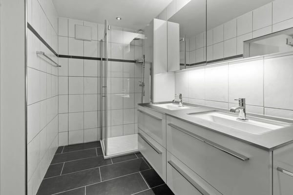 Zentral gelegene 3-Zimmer-Altbauwohnung. Mietvertrag befristet bis 30.09.2027 5