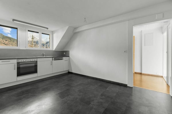 Zentral gelegene 3-Zimmer-Altbauwohnung. Mietvertrag befristet bis 30.09.2027 3