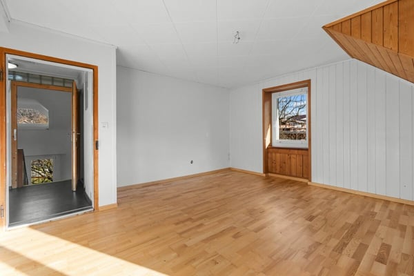 Zentral gelegene 3-Zimmer-Altbauwohnung. Mietvertrag befristet bis 30.09.2027 9