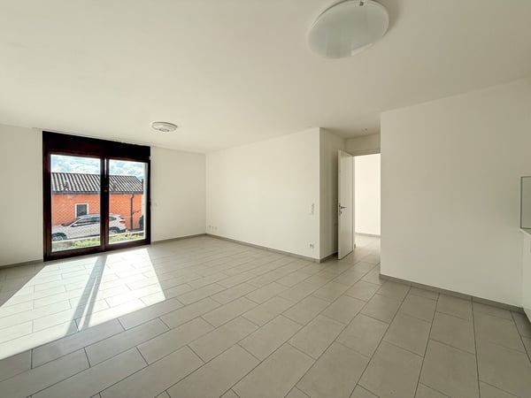 Moderno appartamento 4.5 locali con giardino a Vernate