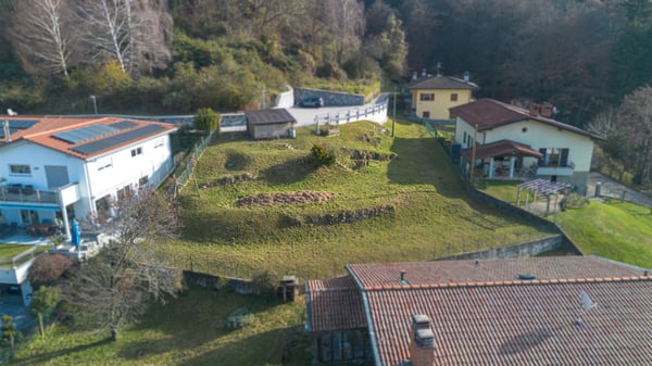 Terreno edificabile a Caneggio con vista aperta sulla valle 3