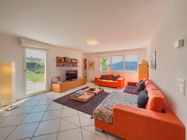 Porzione di casa gemella con giardino a Vacallo