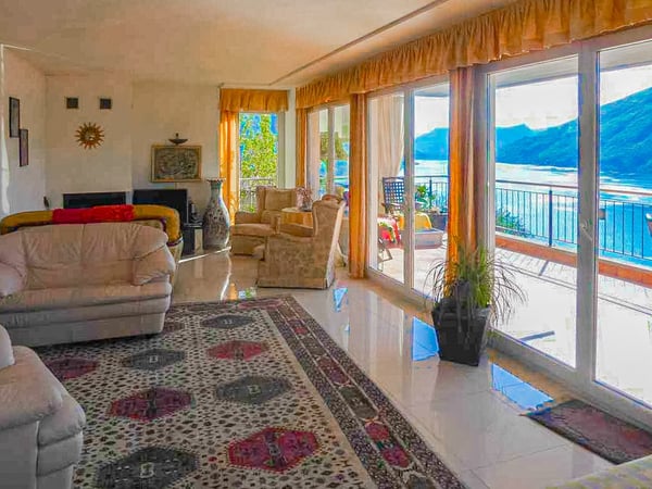 Villa a schiera con splendida vista lago a Bissone 1