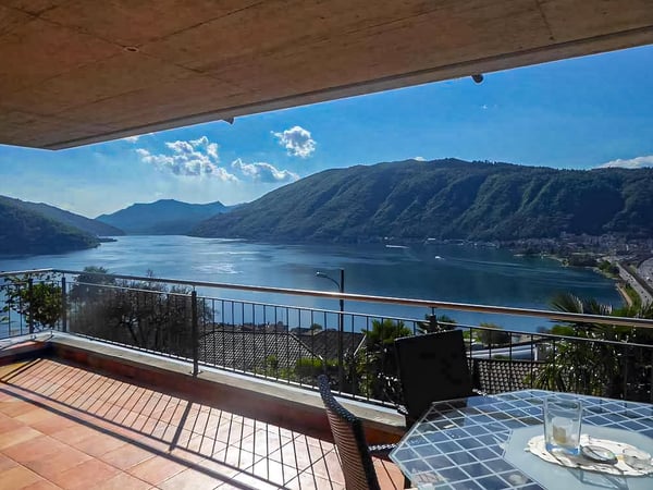 Villa a schiera con splendida vista lago a Bissone 4