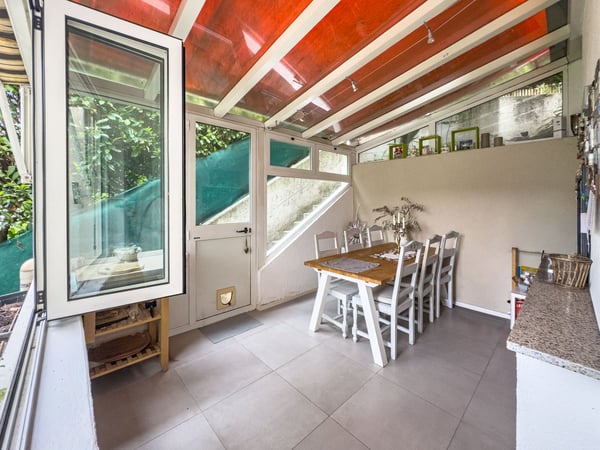 Casa gemella vista lago con giardino a Bissone 4