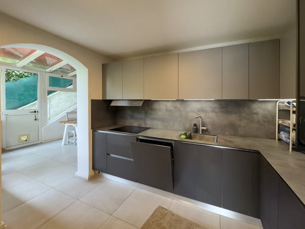 Casa gemella vista lago con giardino a Bissone 3