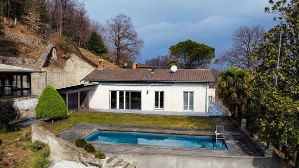 Casa unifamiliare con grande terreno ad Agra 2